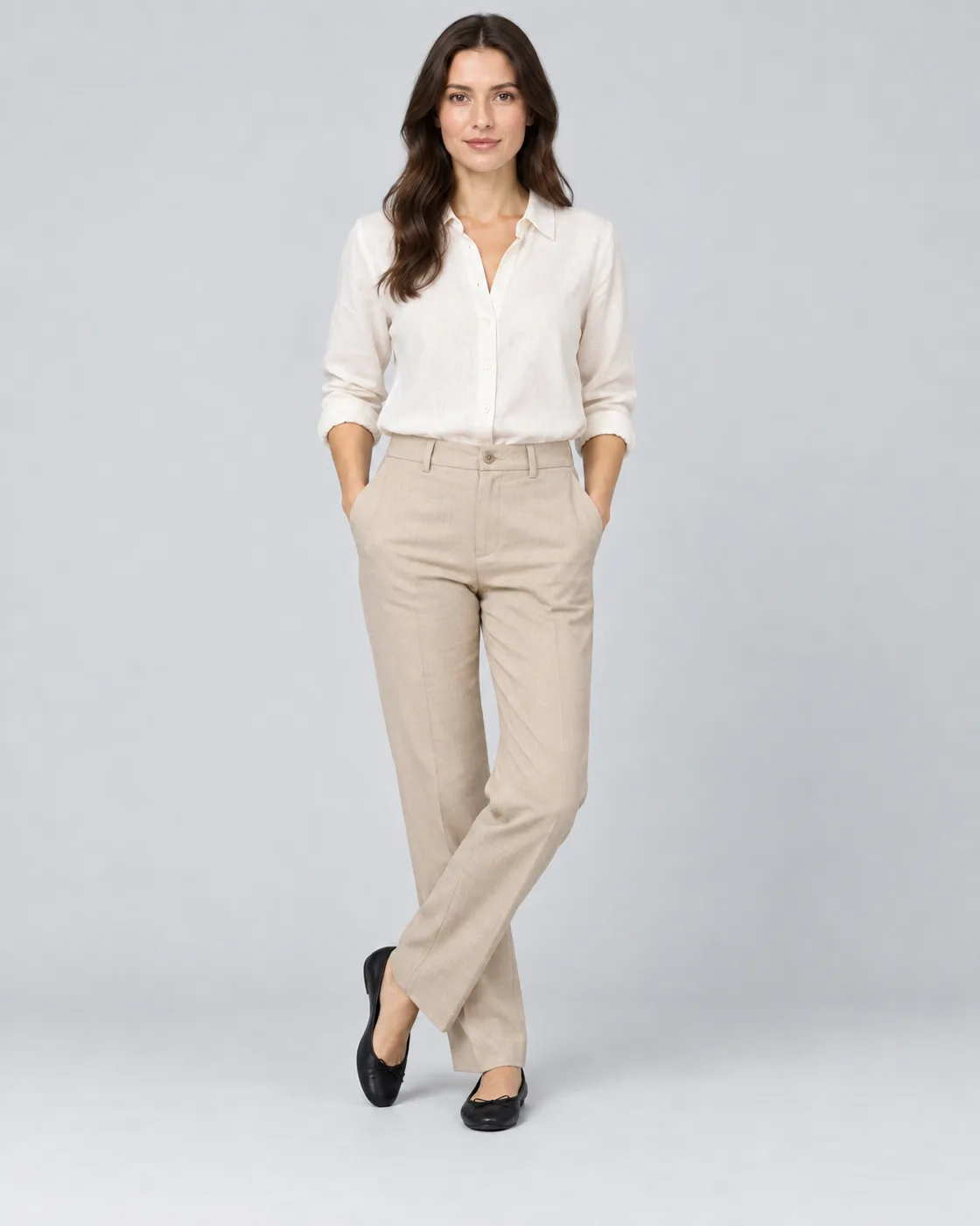 Blusa de lino color crema doblada
